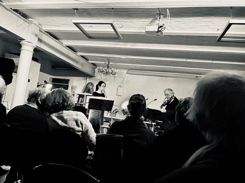 Fließende Grenzen zwischen barocken Instrumenten und dadaistischer Musik- Dichtung