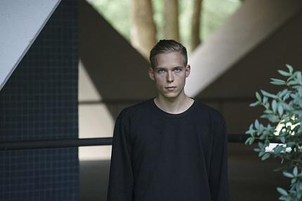 ALL DIESE GEWALT und LEVIN GOES LIGHTLY